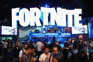 Fortnite 遊戲展會，人群與大型標誌 — 遊戲 壁紙