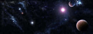 一個深空場景，有發光的星星、行星和宇宙雲。