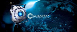 發光眼睛的機械人在太空中靠近帶有Wheatley Laboratories標誌的藍色星球。 — 3440x1440 壁紙