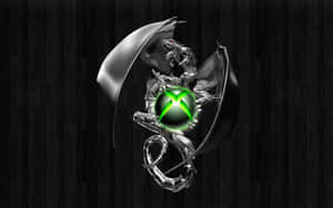 一隻銀色龍在深色木材背景上懷抱著發光的綠色Xbox標誌。 — Xbox GIF 壁紙