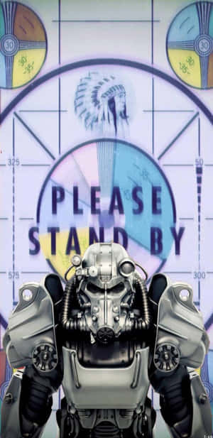 一個銀色機械人穿著動力裝甲站在一個帶有「PLEASE STAND BY」文字的數字界面前。 — Galaxy S10 壁紙