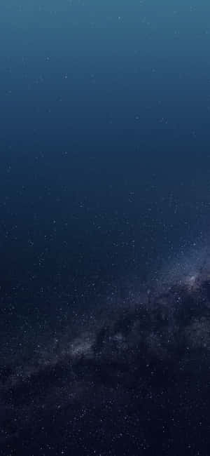 深靛藍色夜空中星星閃爍的銀河系