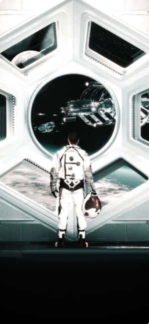 身穿白色太空衣的太空人從太空船窗戶望向太空中的遠處太空船。 — iPhone 13 Mini 壁紙