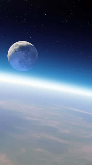 從太空看月亮和地球，夜空中有星星。