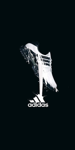 白色Adidas足球鞋在黑色背景上帶有顏料滴落。 — Pixel 3 壁紙