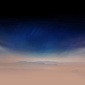 在藍色和桃色色調的星空暮色天空下層疊的山巒。 — 平板電腦 壁紙