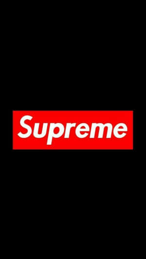 黑色背景上紅色方框內的Supreme品牌標誌。
