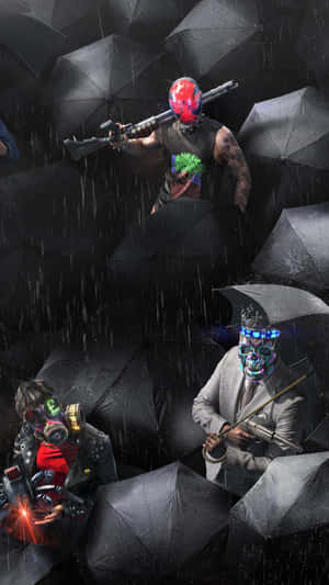 三個戴面具嘅武裝人物喺暴雨中俾黑色雨傘包圍。