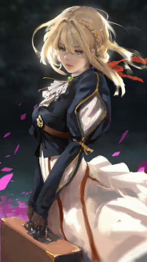 金髮動漫女孩穿著藍色和白色服裝站在盒子上，粉紅色花瓣在她周圍旋轉。 — 紫羅蘭永恆花園 壁紙