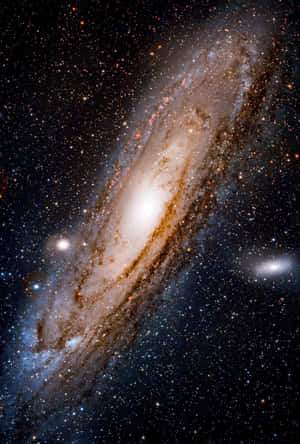 螺旋星系，具有明亮的核心和充滿恆星和宇宙塵埃的旋轉臂。 — 小米Pad 9 Pro Max 壁紙