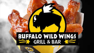 一盒帶有 Buffalo Wild Wings 標誌的釉面水牛城雞翼。