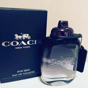 Coach for men香水瓶和帶有馬車標誌的盒子。