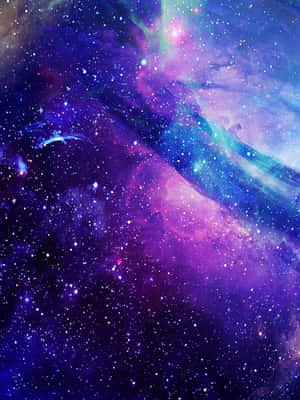 在深空中閃爍星星的充滿活力的紫色、藍色和藍綠色星雲。