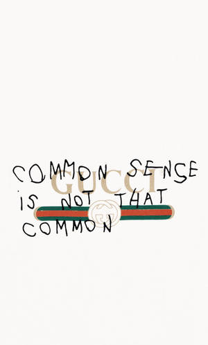 手寫語錄 common sense is not that common 在 Gucci 標誌上方。
