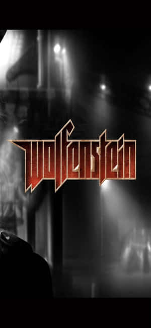 在黑暗煙霧彌漫的舞台上，紅色 Wolfenstein 遊戲標誌伴隨著聚光燈。