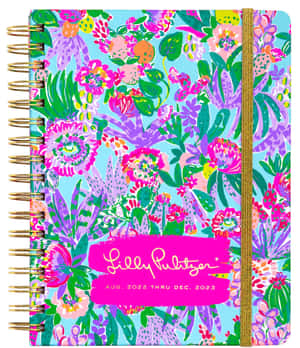 Lilly Pulitzer 計劃本，帶有彩色花卉設計和金色裝訂。