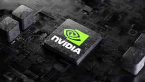 電路板上的NVIDIA圖形處理單元，帶有發光綠色標誌。