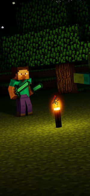 Minecraft角色在黑暗森林中靠近發光火炬手持劍 — Xiaomi 壁紙