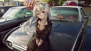 銀髮戴眼鏡的動漫少女靠在潮濕停車場中的一輛復古黑色汽車上。 — 動漫車 壁紙