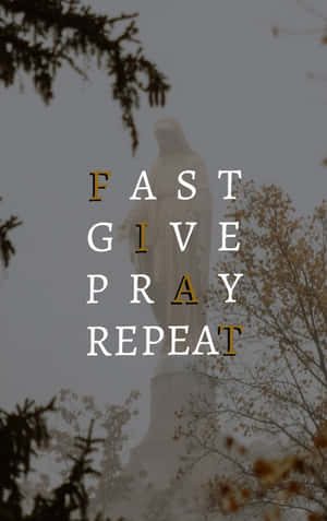 霧中身穿長袍的人物雕像，文字 FAST GIVE PRAY REPEAT，被秋樹環繞。