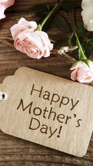 Happy Mother's Day 標籤，帶有粉紅色和白色玫瑰，木質背景