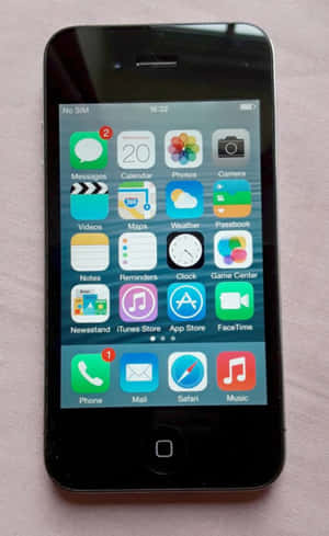 黑色 iPhone 4S 顯示 iOS 主畫面及應用程式圖示 — 手機 壁紙