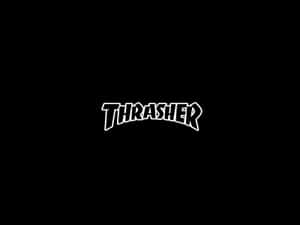 黑色背景上的白色Thrasher標誌