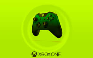 黑色Xbox One手掣置於發光綠色背景中央，下方有品牌標誌。