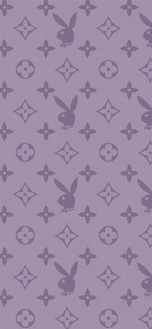 帶有重複Playboy兔子和LV字母組合圖案的紫色牆紙。 — 美學手機GIF 壁紙