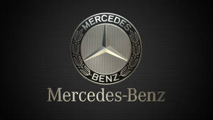 深色紋理背景上的 Mercedes-Benz 標誌，下方有品牌名稱。