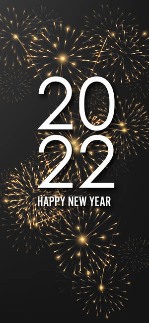 金色煙火在黑色背景上粗體白色2022 Happy New Year文字後方綻放。