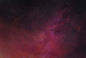 深邃夜空中充滿無數恆星的鮮豔紫色和深紅色星系。 — 噬魂者 月亮 壁紙