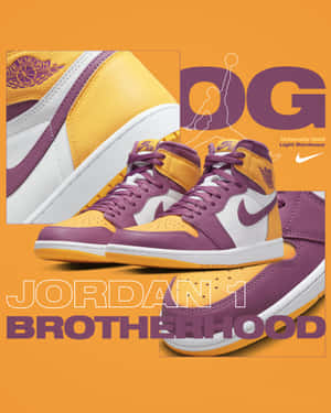 紫色和金色 Jordan 1 運動鞋，橙色背景上帶有 'BROTHERHOOD' 文字。