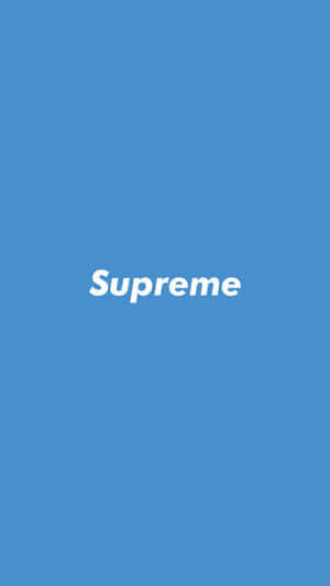 藍色背景，白色Supreme標誌居中。