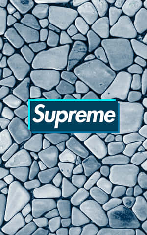 藍灰色石頭背景上的Supreme標誌