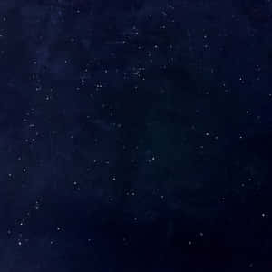 黑暗的星空，散落著明亮的星星和淡淡的星雲雲層。