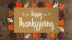 以秋葉框住的Happy Thanksgiving卡片（木質）。