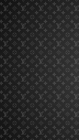 帶有重複 Louis Vuitton 字母組合圖案的黑色紋理牆紙。 — 路易威登 壁紙