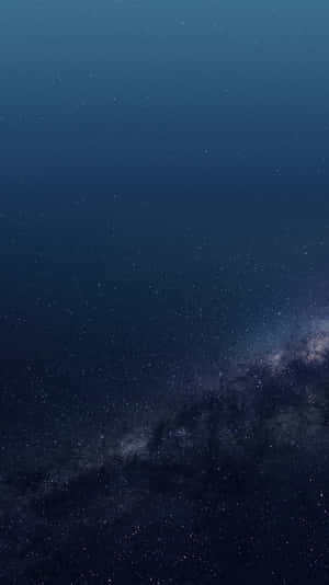銀河系在黑暗的星空夜空中閃耀。