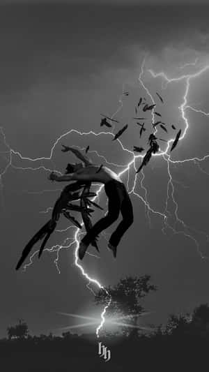 在閃電下碎裂的人，暴風雨的天空和樹木。