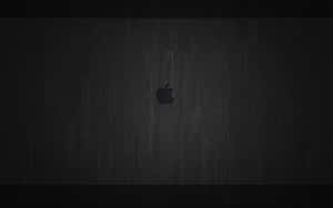 深色木紋背景，中央帶有Apple標誌。