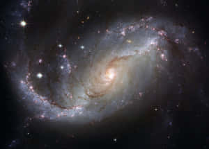 在深空中帶有發光旋臂和明亮星星的螺旋星系。 — 太空 壁紙