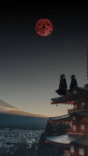 黃昏時分，富士山上空有紅色寫輪眼的寺廟屋頂上的兩個忍者。