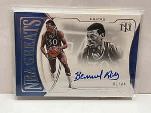 簽名Bernard King NBA交易卡，着住Knicks波衫揸住籃球。