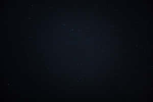深藍色背景上，無數閃爍星星的星空夜景。 — 星星 壁紙