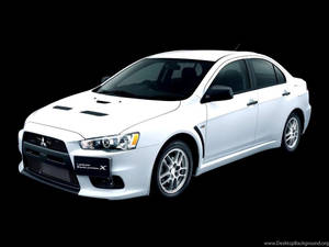白色三菱Lancer Evolution X運動型轎車在黑色背景下的攝影棚照片