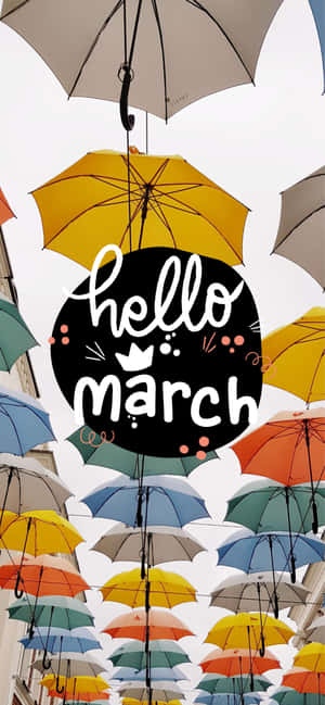 節日展示的懸掛彩色雨傘，帶有 hello march 標誌。