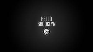深色漸變背景上的Hello Brooklyn文字及圓形標誌 — 火影忍者海報 壁紙