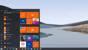 Windows 10 開始功能表在寧靜的湖景上打開。