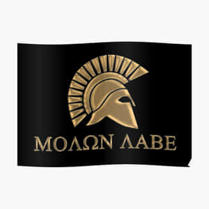 金色斯巴達頭盔標誌，帶有「molon labe」文字，位於黑色布料橫幅上。